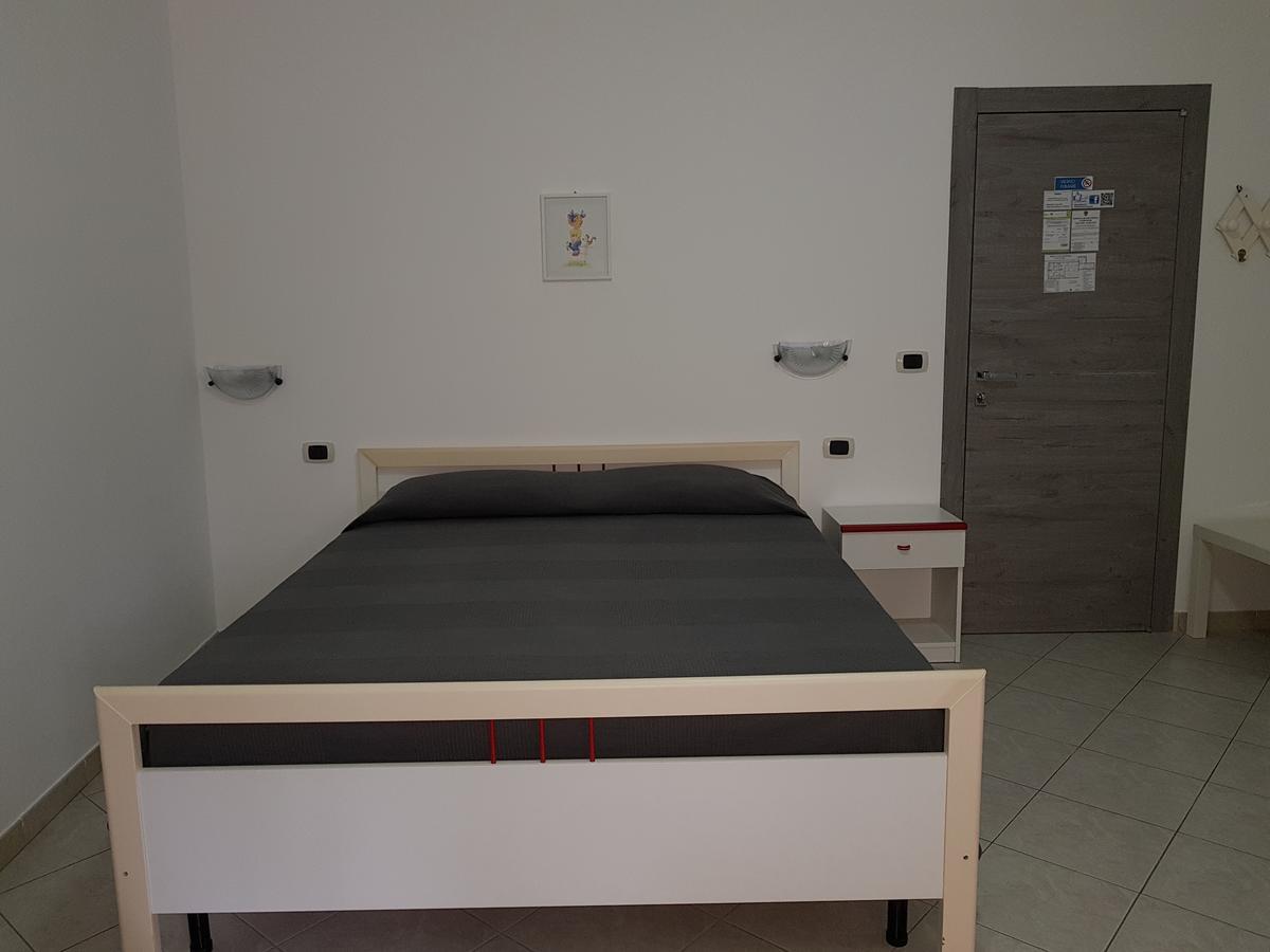 Holiday B&B Vico Del Gargano Ngoại thất bức ảnh