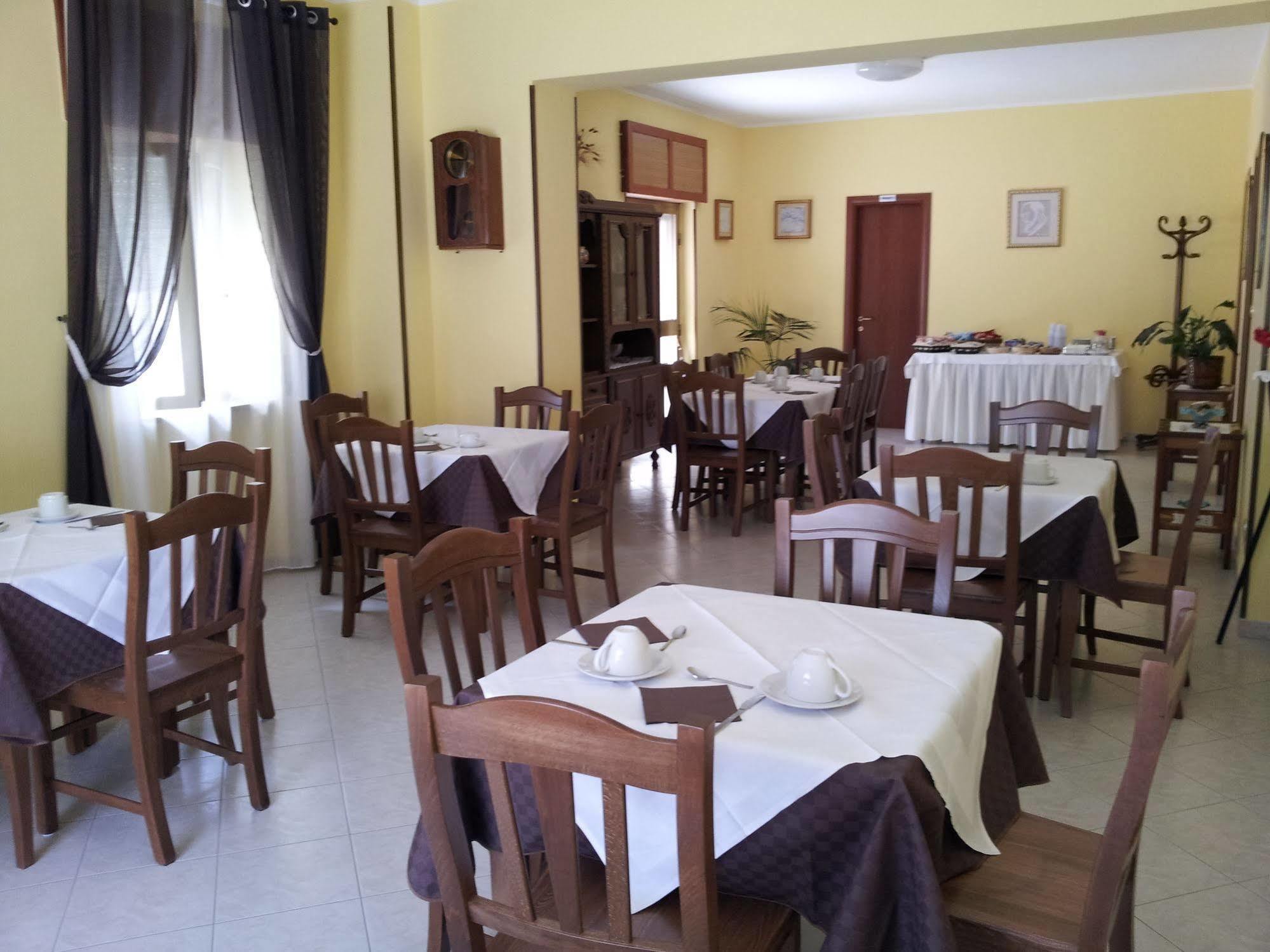 Holiday B&B Vico Del Gargano Ngoại thất bức ảnh